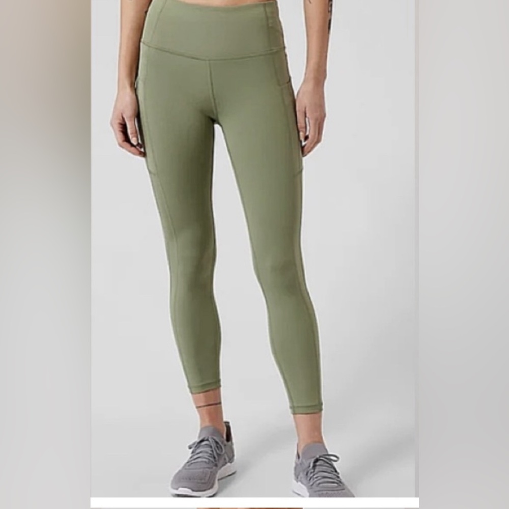 Athleta ultimate stash 7/8 tight medium petite